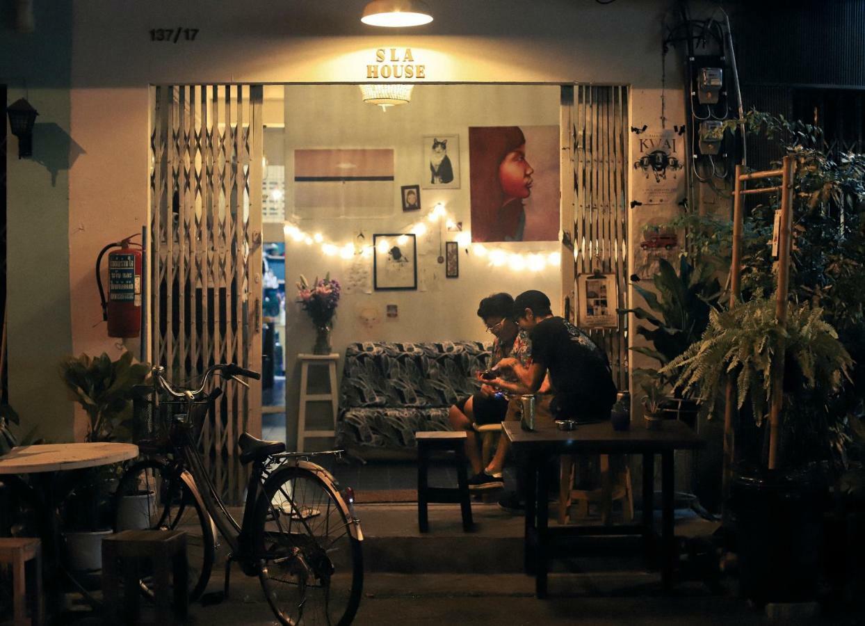 Sla Bar N'Bed Hostel Bangkok Exterior photo